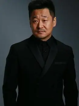 吴国豪（王景春饰演）